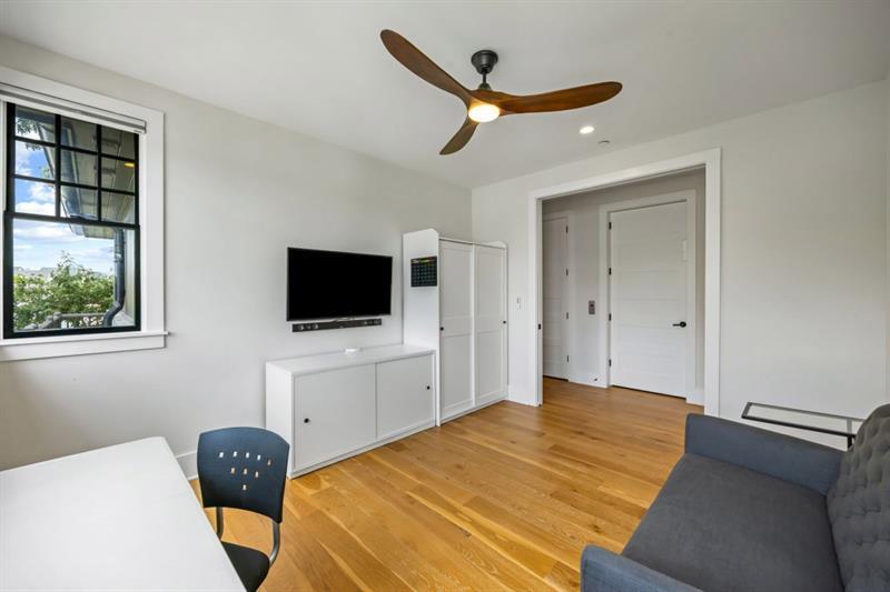 100 Glasgow Lane Property Photo 33