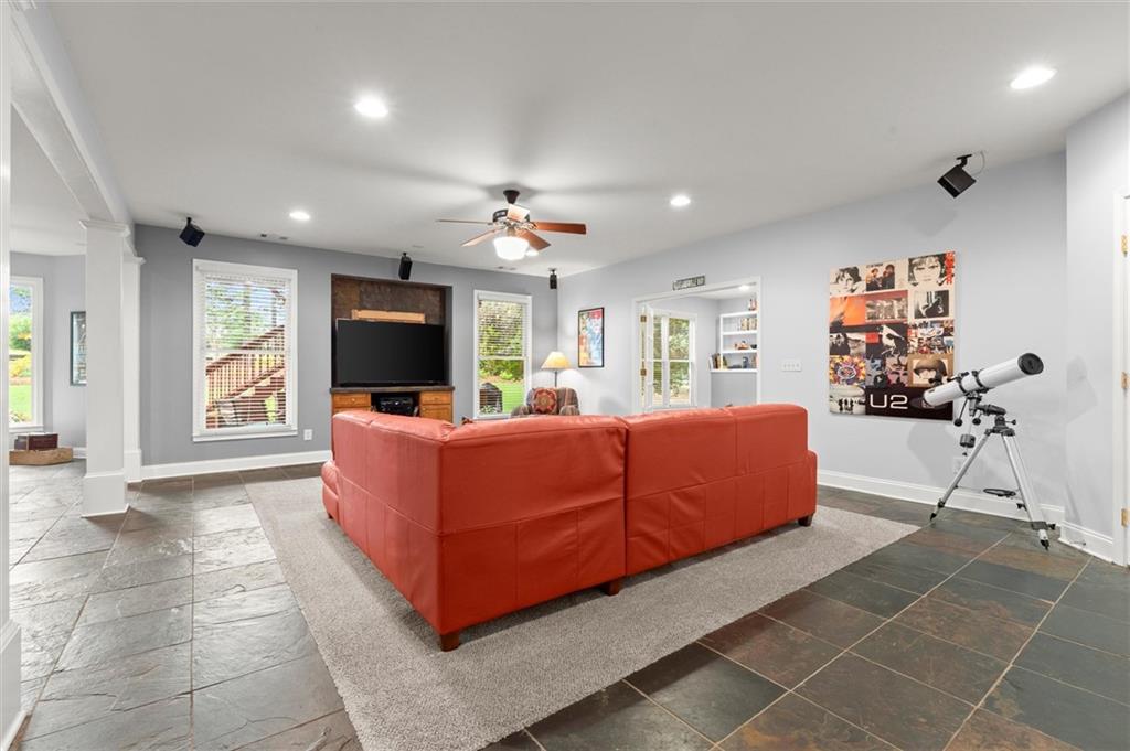 328 Kingsford Crossing Property Photo 46