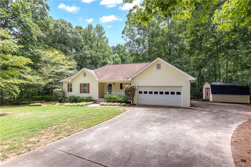 112 Ashwood Trace Property Photo 2