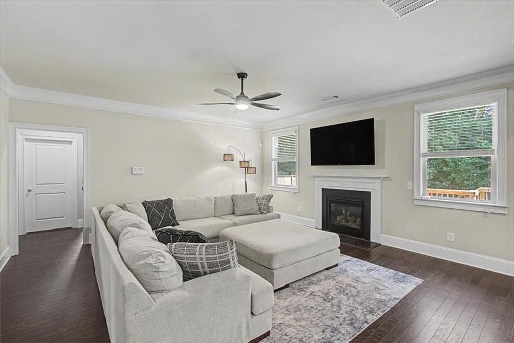 325 Hillgrove Drive Property Photo 3