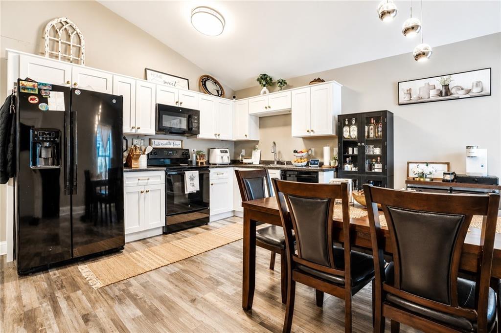 209 Roslyn Court Property Photo 4