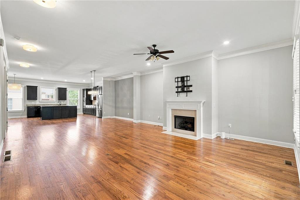 1883 Manor Estate Property Photo 3