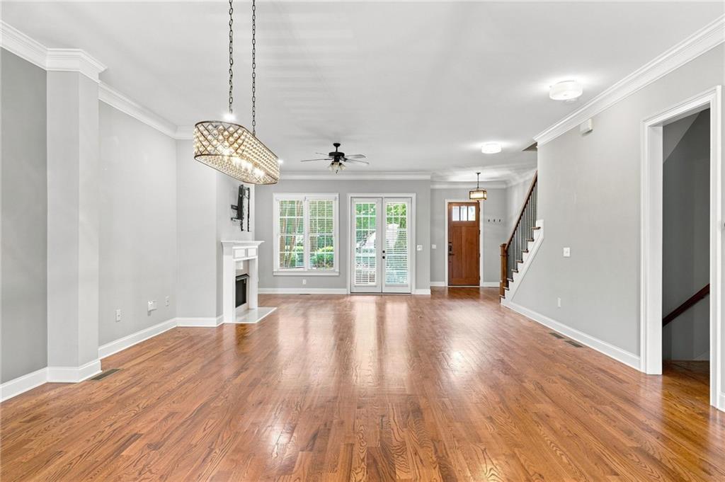 1883 Manor Estate Property Photo 4