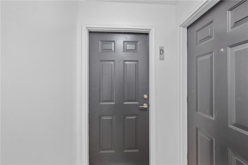 567 Winton Terrace Ne Unit D Property Photo 2
