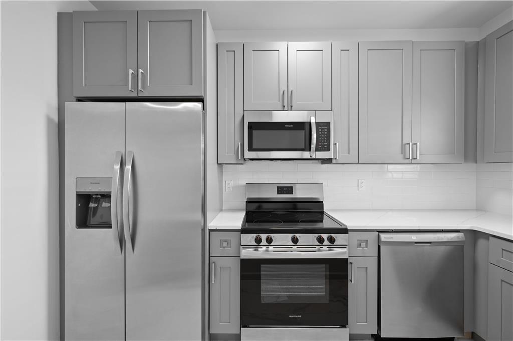 567 Winton Terrace Ne Unit D Property Photo 7