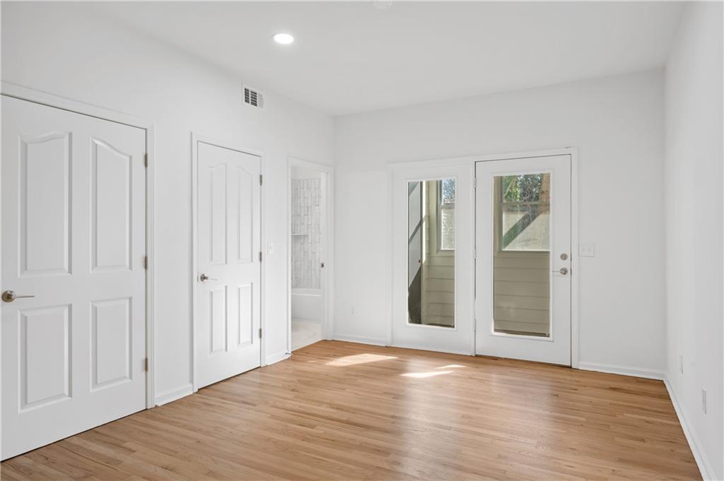 567 Winton Terrace Ne Unit D Property Photo 9