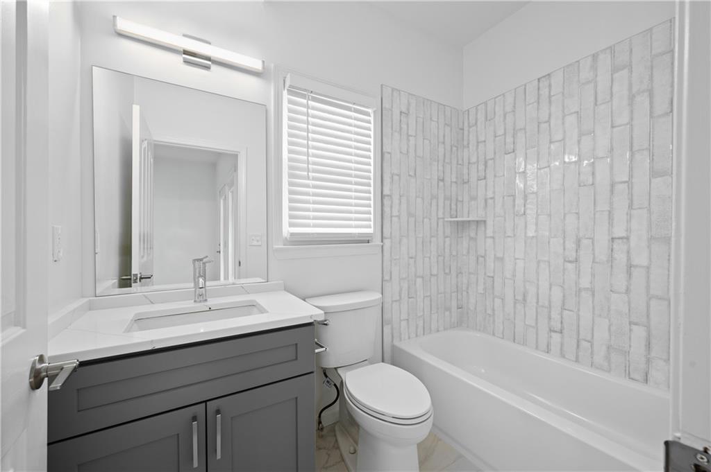 567 Winton Terrace Ne Unit D Property Photo 11