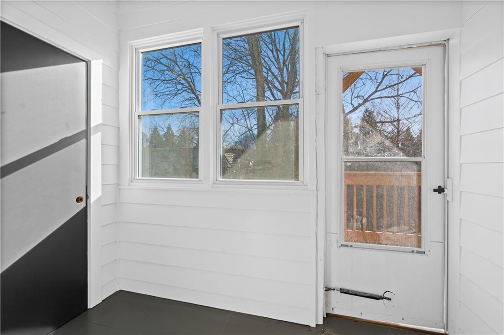 567 Winton Terrace Ne Unit D Property Photo 12
