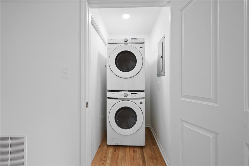567 Winton Terrace Ne Unit D Property Photo 13