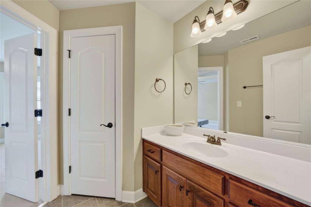 4190 Lakeside Boulevard Property Photo 38