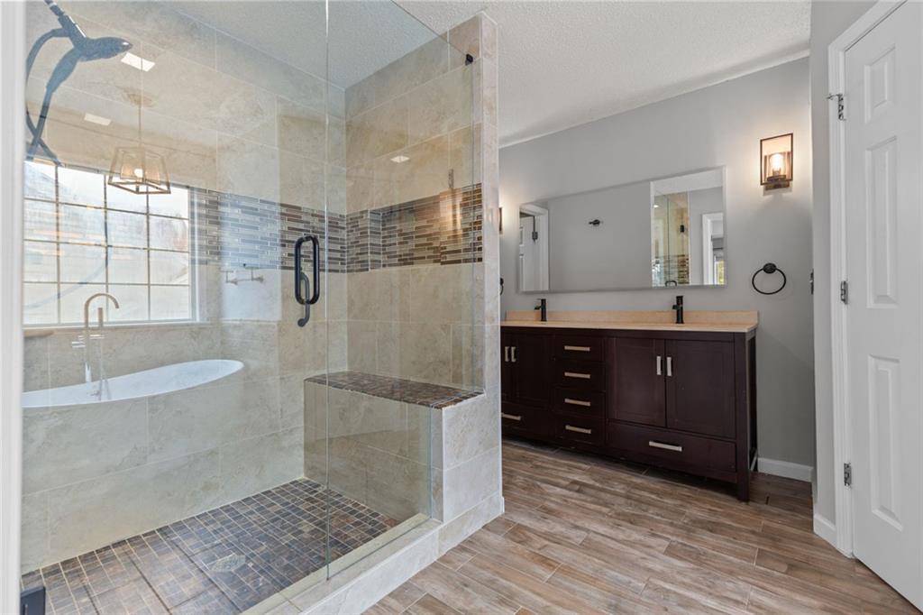 7819645 Property Photo 25