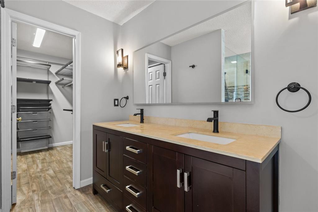 7819645 Property Photo 27