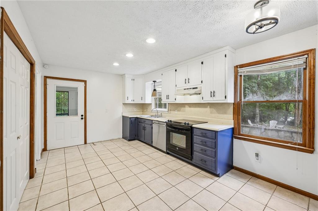9080 Pine Tree Circle Property Photo 13
