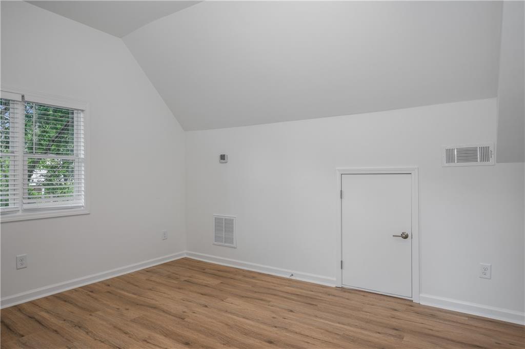 704 Durant Place Ne Unit D Property Photo 18