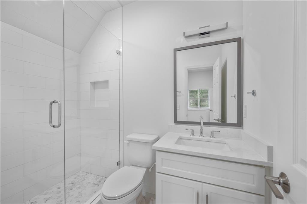 704 Durant Place Ne Unit D Property Photo 23
