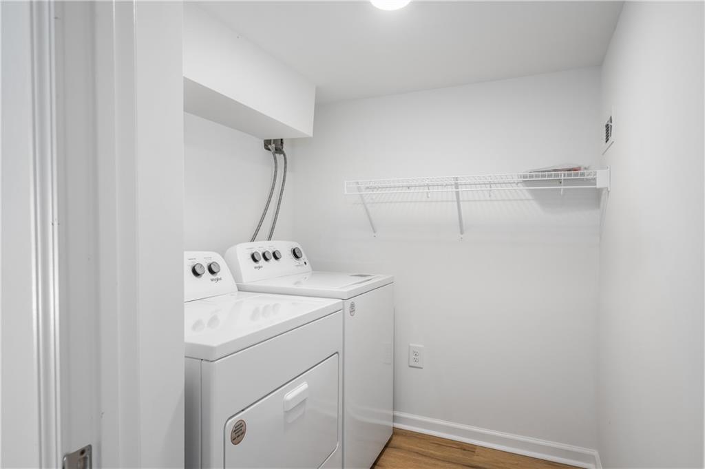 704 Durant Place Ne Unit D Property Photo 25