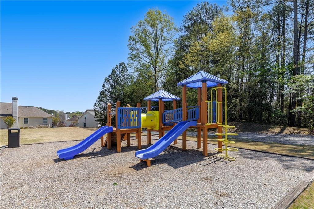 233 Fox Creek Boulevard Property Photo 30
