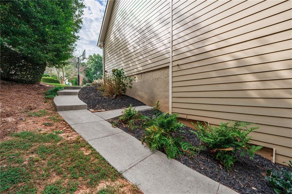 309 Laurel Glen Crossing Property Photo 48