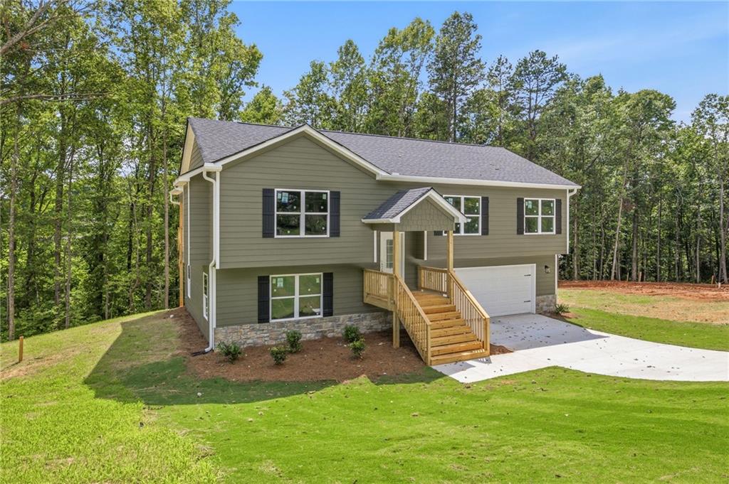 284 Stonington Drive Property Photo 1