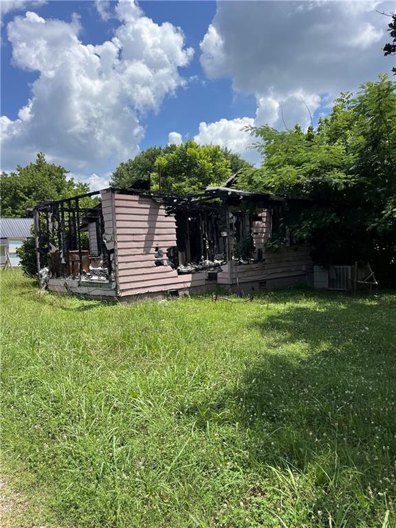 2 E 4th St Property Photo 6