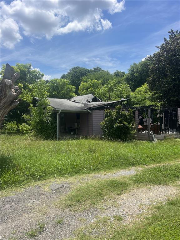 2 E 4th St Property Photo 8