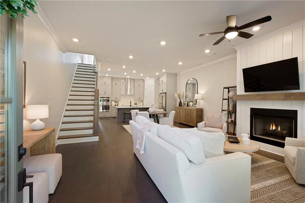 136 Everley Walk Property Photo 3