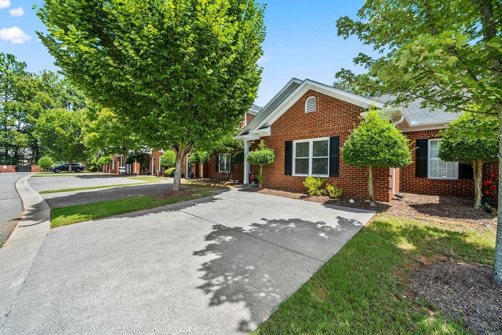 612 Manor Way Property Photo 1