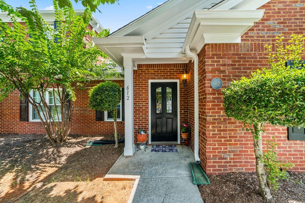 612 Manor Way Property Photo 3