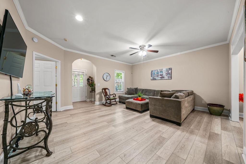 612 Manor Way Property Photo 4