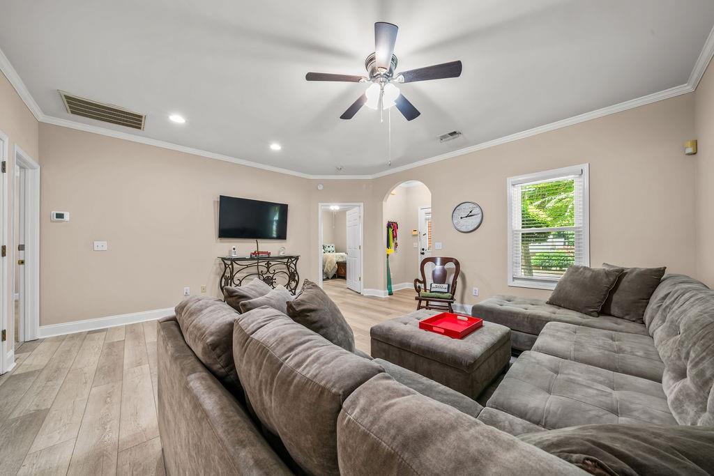 612 Manor Way Property Photo 6