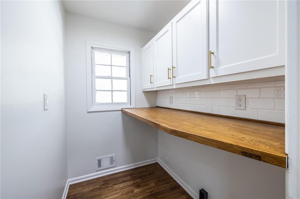 693 N Superior Avenue Property Photo 32