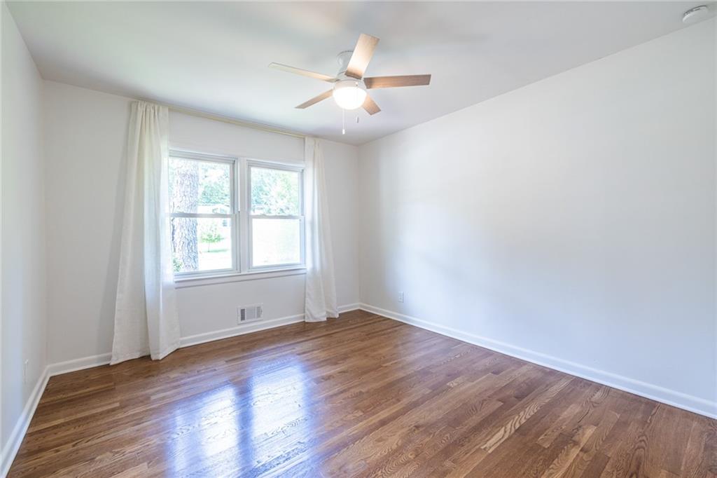 693 N Superior Avenue Property Photo 37
