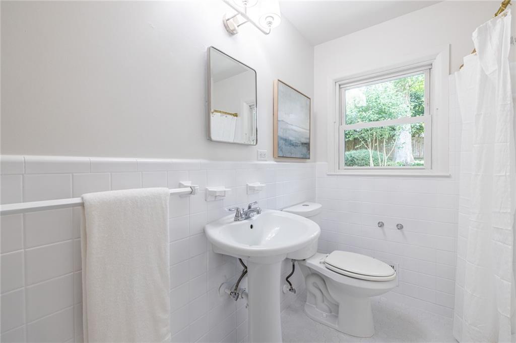 693 N Superior Avenue Property Photo 38