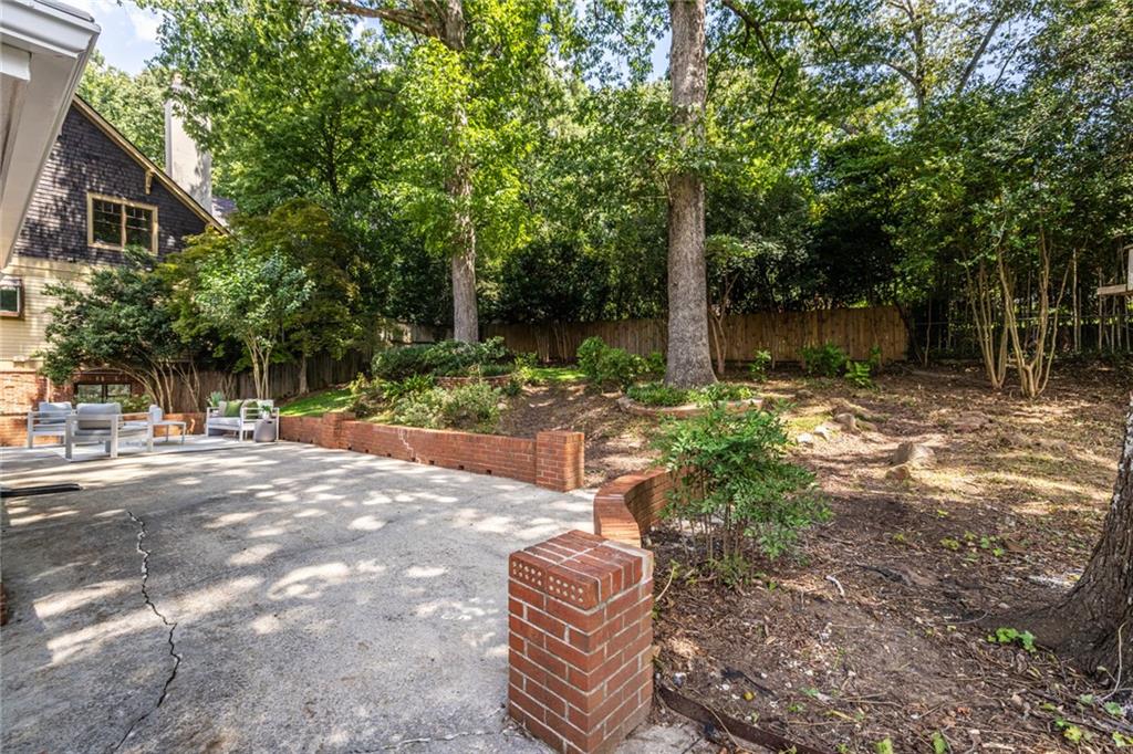 693 N Superior Avenue Property Photo 46