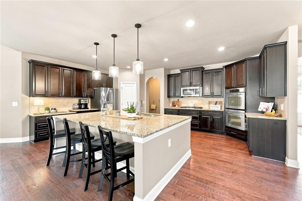 180 Lakestone Parkway Property Photo 15