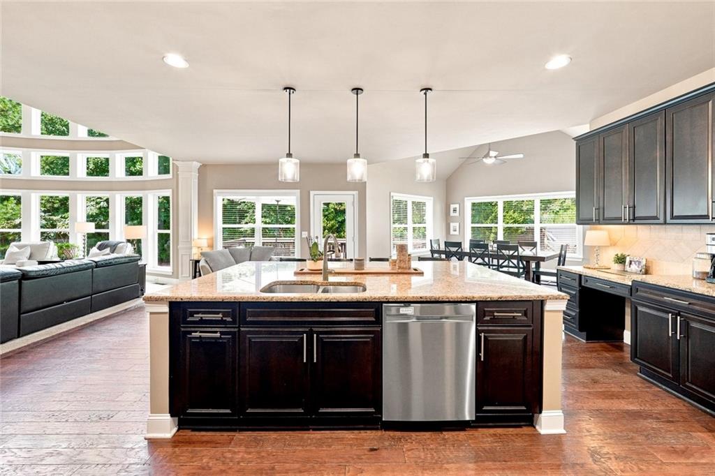 180 Lakestone Parkway Property Photo 22