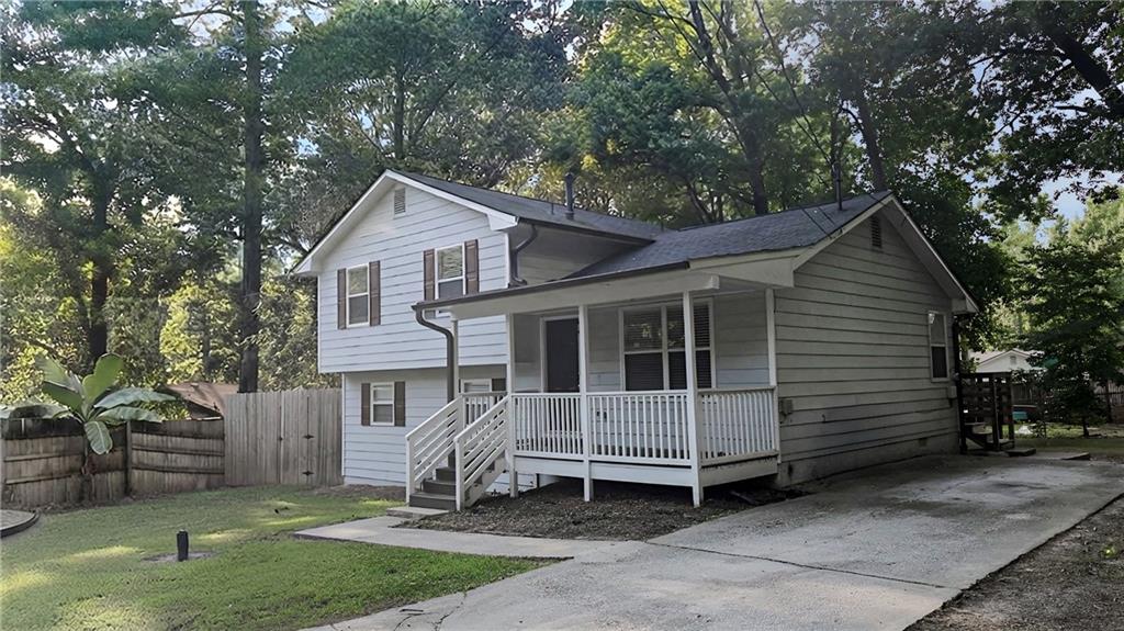 141 Hemlock Circle Property Photo 3