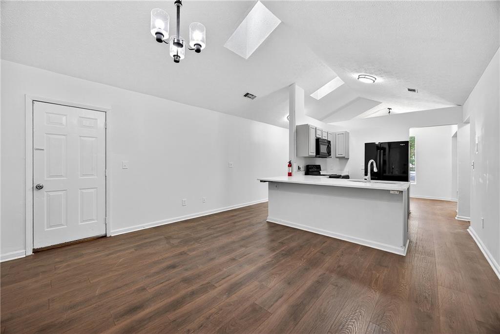 633 Sandys Lane Se Property Photo 8