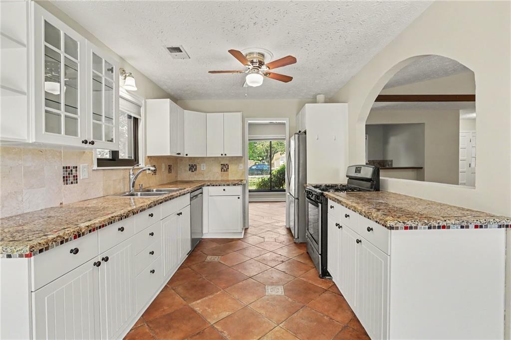 10900 Spotted Pony Trail Property Photo 2