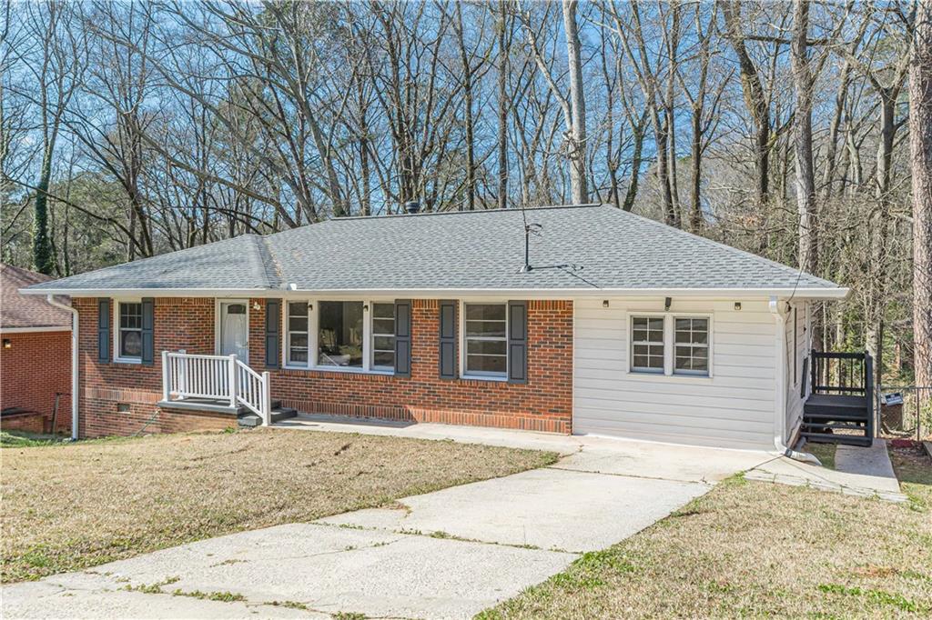 2773 Fairlane Drive SE Property Photo 1