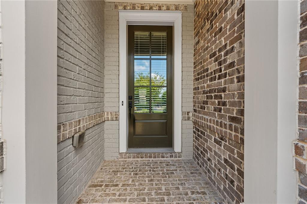 2028 Glenview Park Circle Property Photo 2
