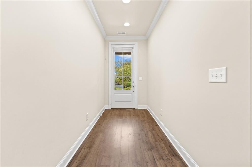 2028 Glenview Park Circle Property Photo 3