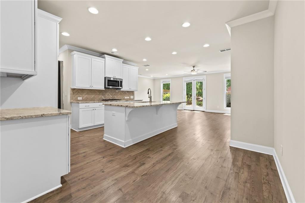 2028 Glenview Park Circle Property Photo 4