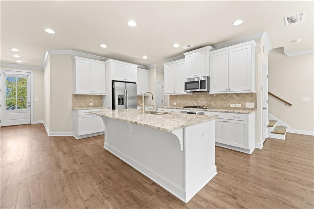 2028 Glenview Park Circle Property Photo 6