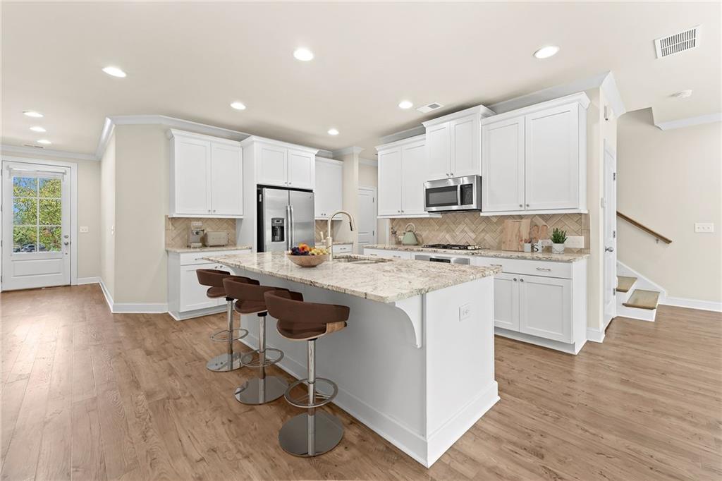 2028 Glenview Park Circle Property Photo 7