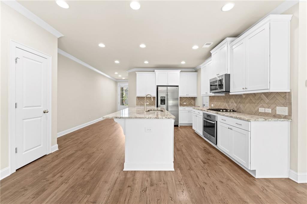 2028 Glenview Park Circle Property Photo 8