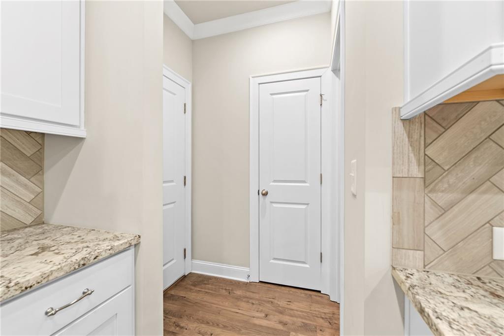 2028 Glenview Park Circle Property Photo 11
