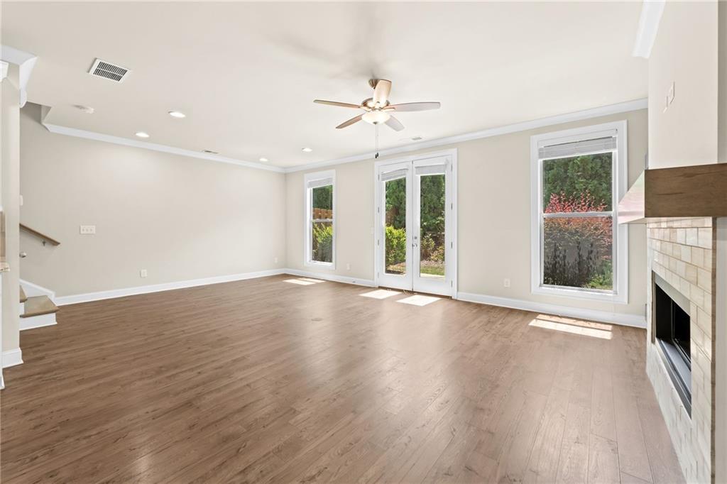 2028 Glenview Park Circle Property Photo 13