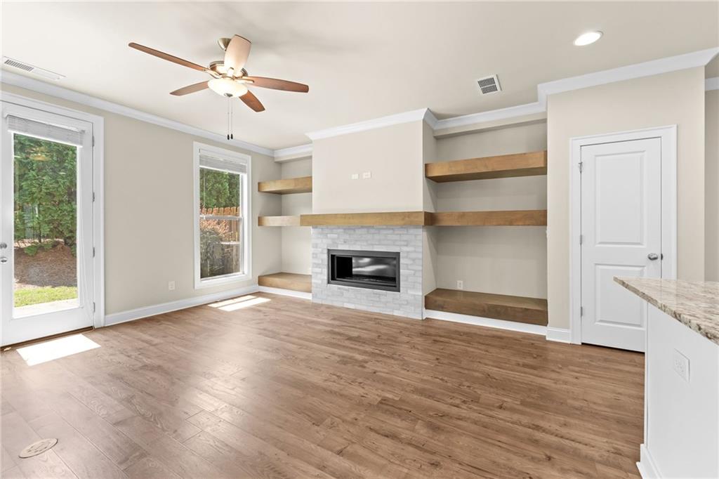 2028 Glenview Park Circle Property Photo 14