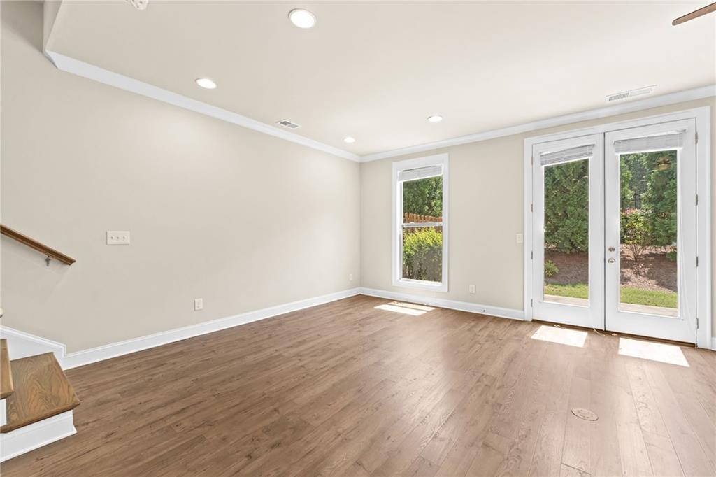 2028 Glenview Park Circle Property Photo 20